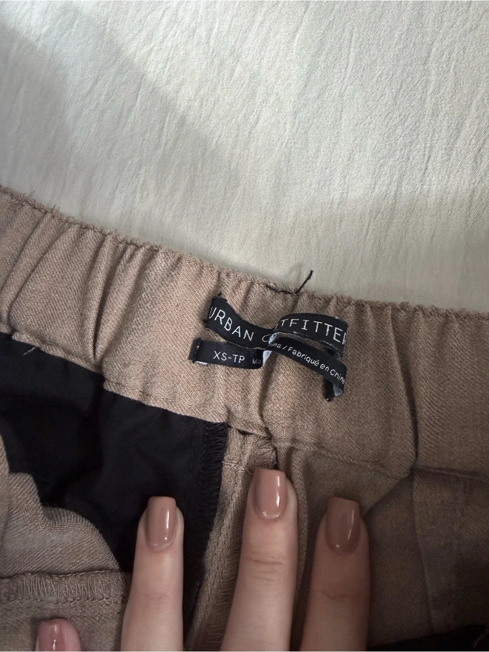 Urban Outfitters Wide Leg Pleated Trousers in Khaki